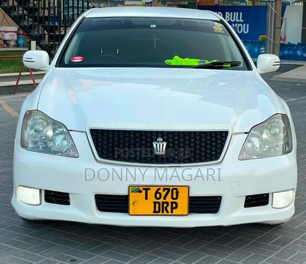 Toyota Crown 2006 White