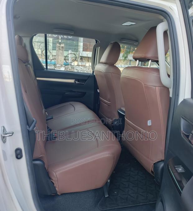 Toyota Hilux 2021 White