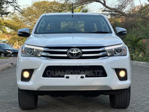 Toyota Hilux Revo Double Cab Deisel 2.4 AWD 2017 White