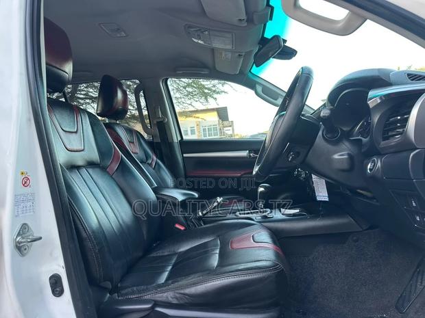 Toyota Hilux Revo Double Cab Deisel 2.4 AWD 2017 White