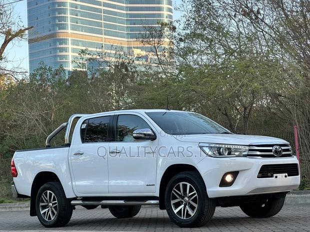 Toyota Hilux Revo Double Cab Deisel 2.4 AWD 2017 White