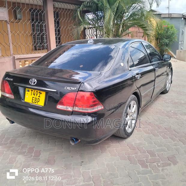 Toyota Crown 2006 Black
