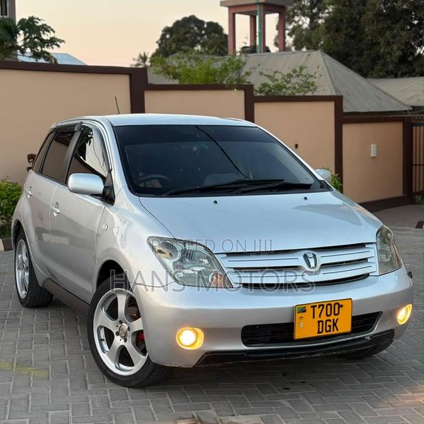 Toyota IST 2004 Silver