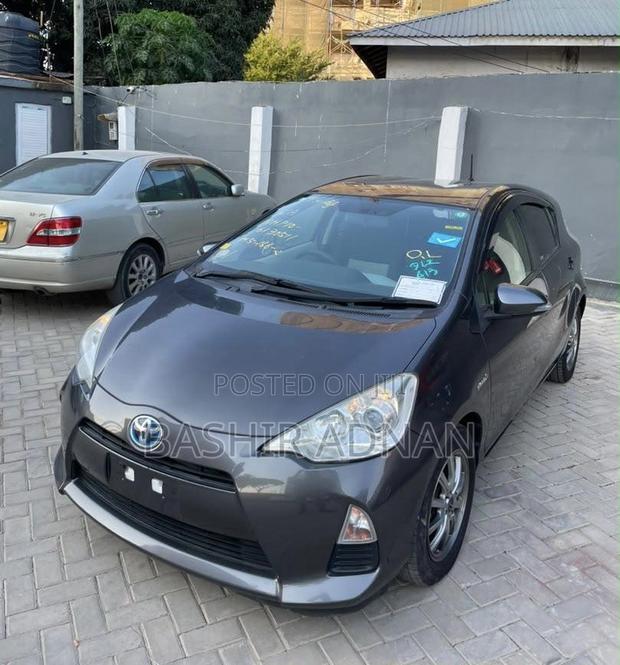 Toyota Aqua 2013 Gray