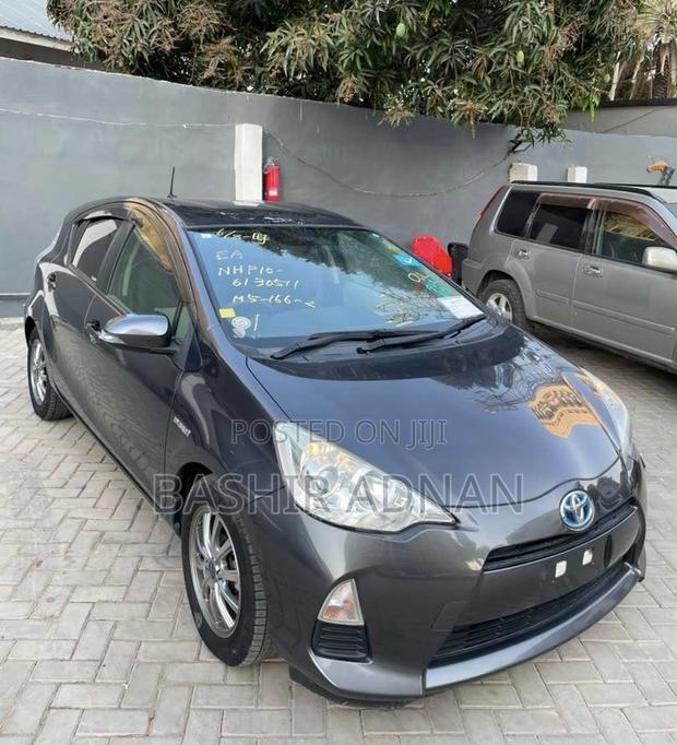 Toyota Aqua 2013 Gray