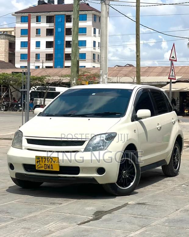 Toyota IST 2005 White