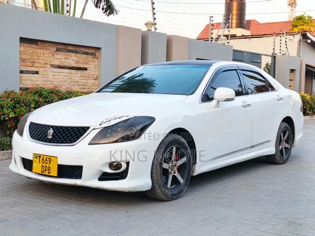 Toyota Crown 2009 White