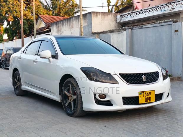 Toyota Crown 2009 White