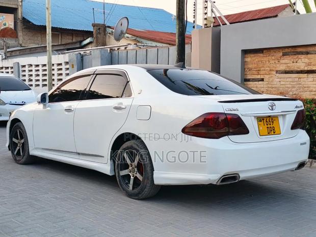 Toyota Crown 2009 White