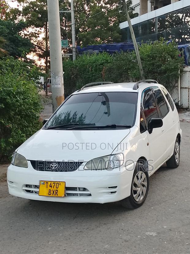 Toyota Corolla Spacio 2001 White
