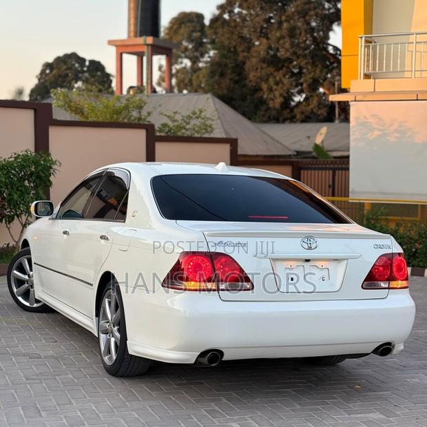 Toyota Crown 2006 White