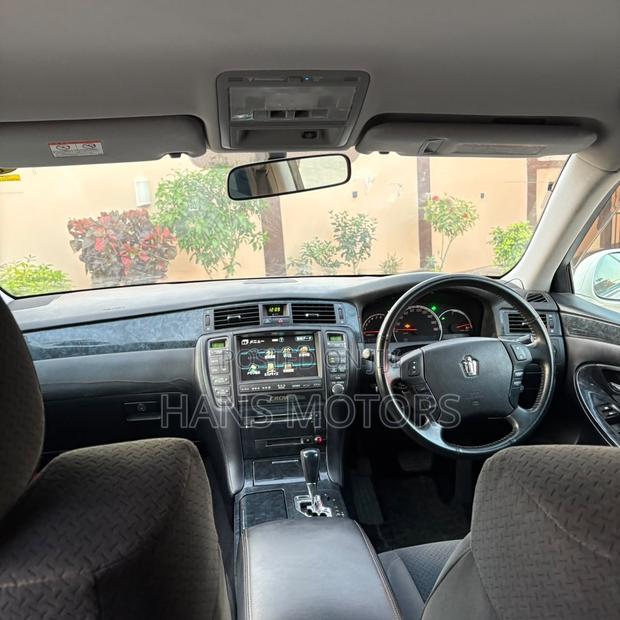 Toyota Crown 2006 White