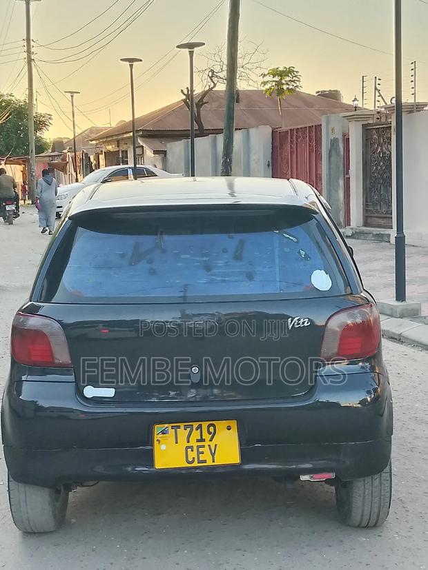 Toyota Vitz 2003 Black