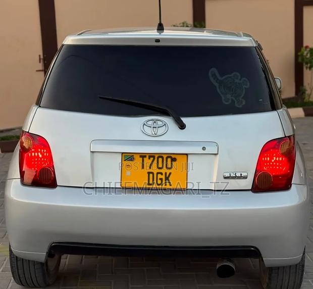 Toyota IST 2004 Silver