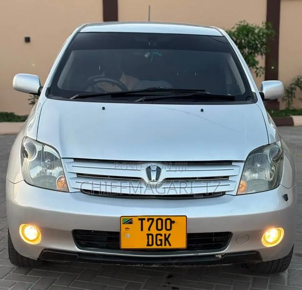 Toyota IST 2004 Silver