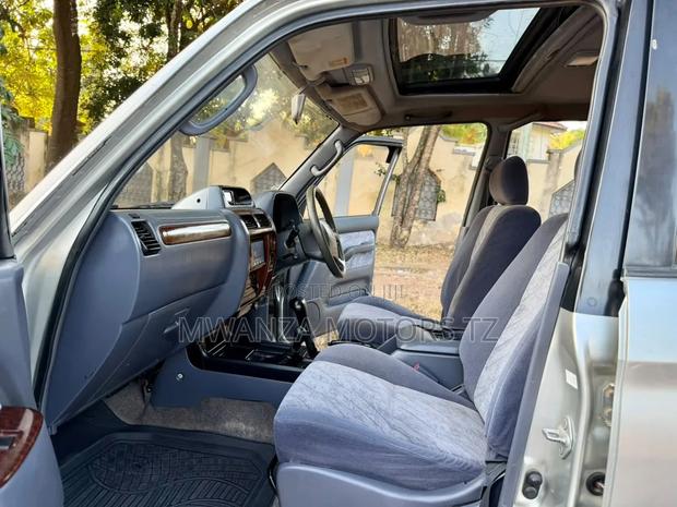 Toyota Land Cruiser Prado 2001 Silver