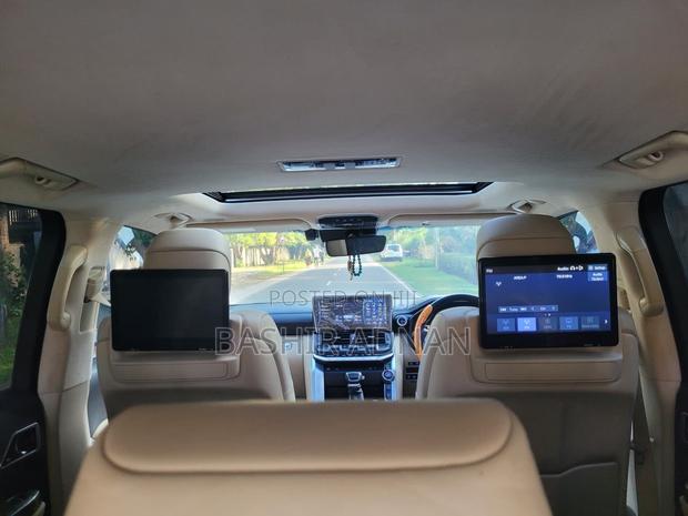 Toyota Land Cruiser LC300 2023 White
