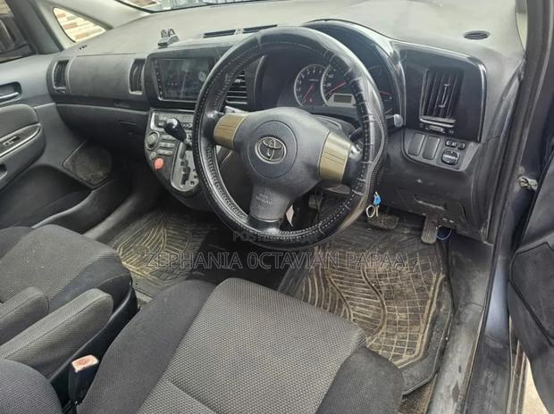 Toyota Wish 2005 Gray