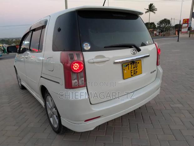 Toyota Raum 2007 White