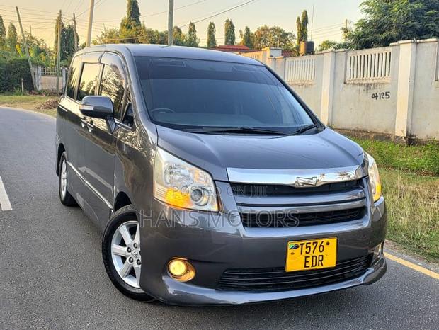 Toyota Noah 2008 Gray