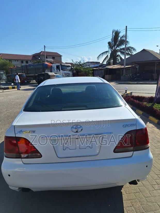 Toyota Crown 2006 White