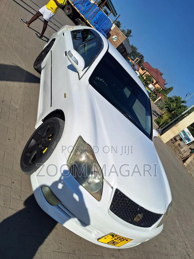 Toyota Crown 2006 White