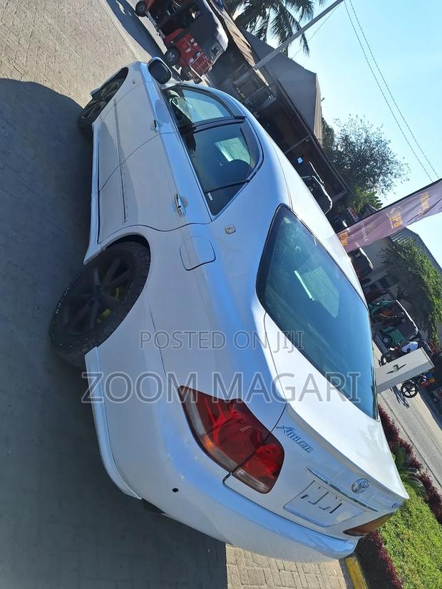 Toyota Crown 2006 White