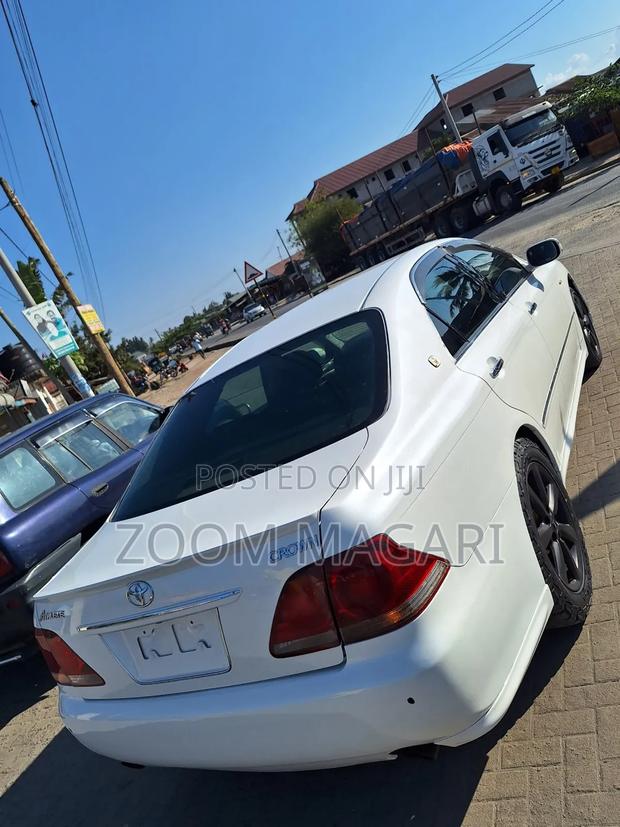 Toyota Crown 2006 White
