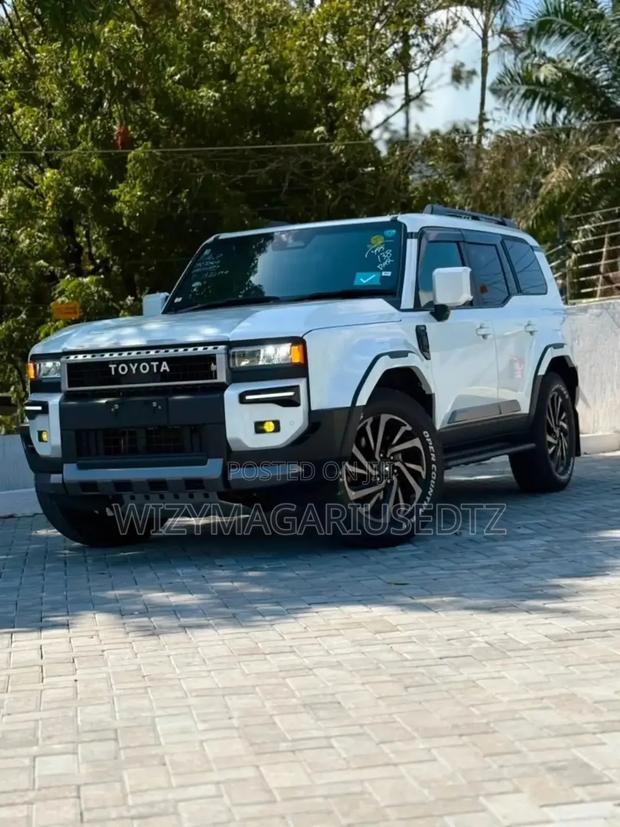Toyota Land Cruiser Prado 2025 White