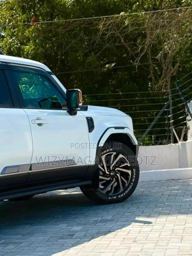Toyota Land Cruiser Prado 2025 White