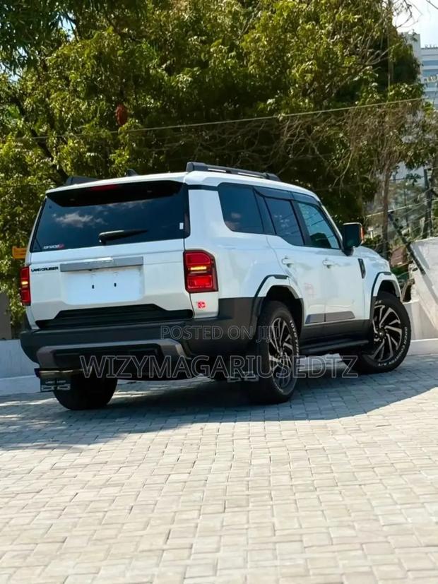 Toyota Land Cruiser Prado 2025 White