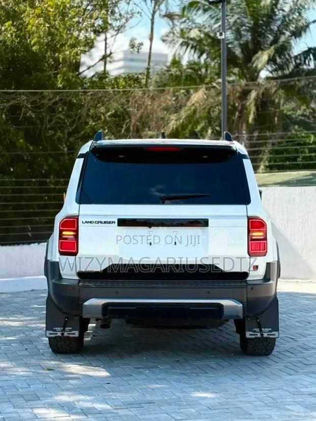 Toyota Land Cruiser Prado 2024 White