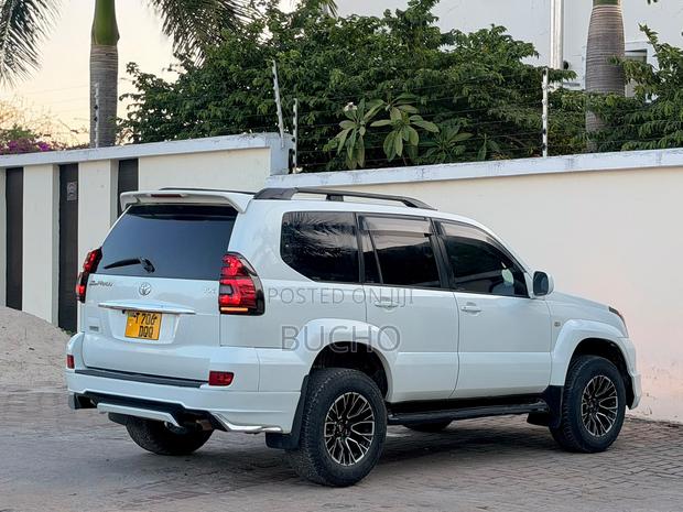 Toyota Land Cruiser Prado 2007 White