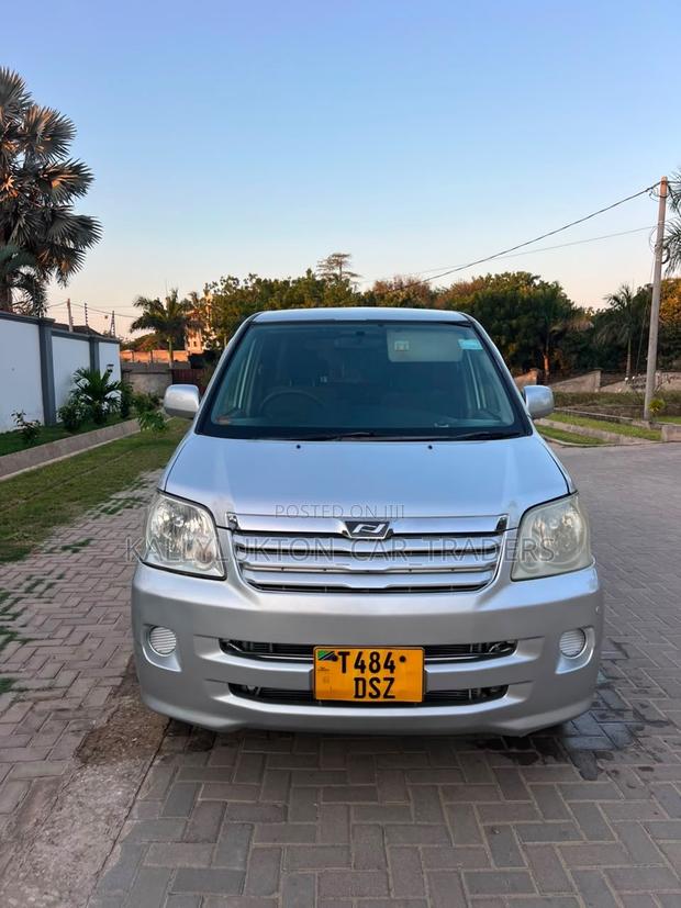 Toyota Noah 2008 Silver