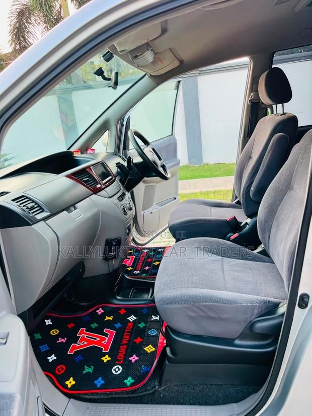 Toyota Noah 2008 Silver