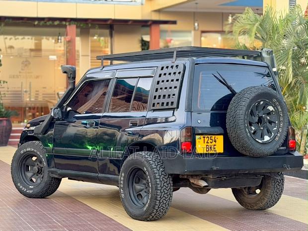 Suzuki Escudo 2000 Black