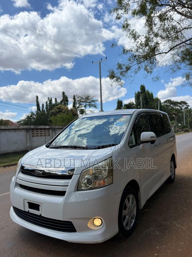 Toyota Noah 2009 White