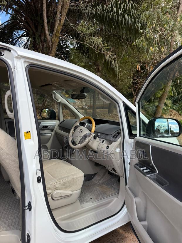 Toyota Noah 2009 White
