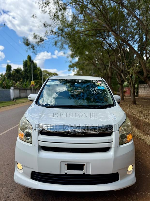 Toyota Noah 2009 White