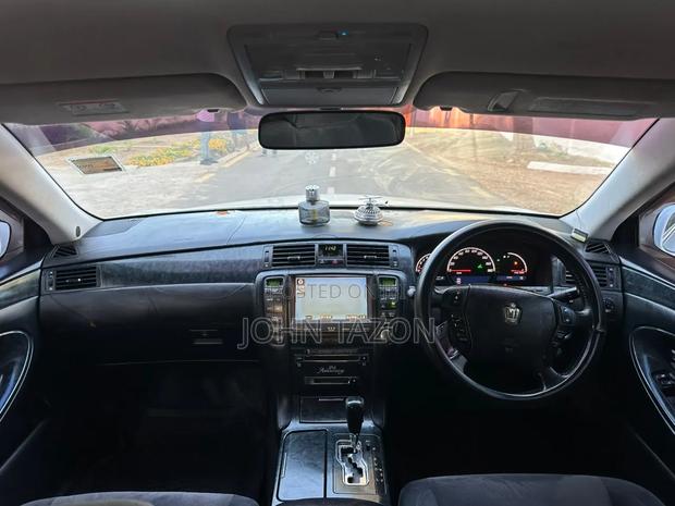 Toyota Crown Royale 2005 White