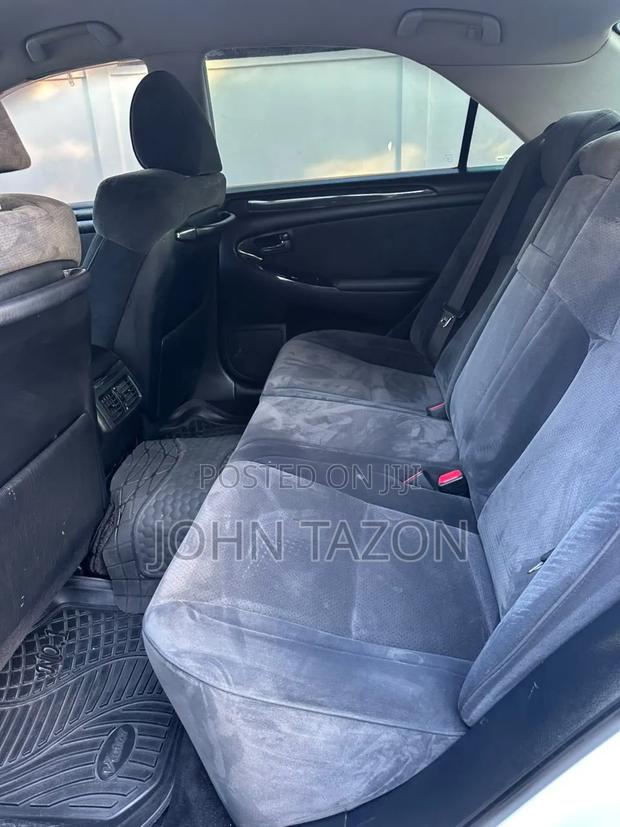 Toyota Crown Royale 2005 White