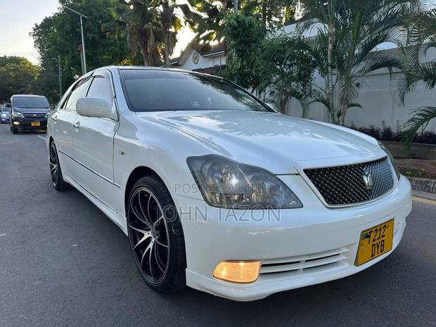Toyota Crown Royale 2005 White