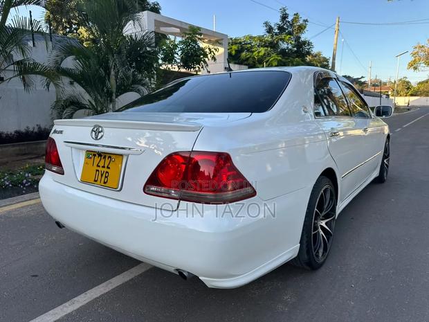 Toyota Crown Royale 2005 White