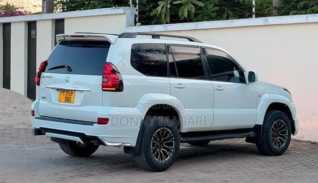 Toyota Land Cruiser Prado 2008 White