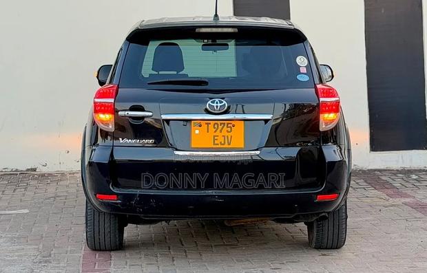 Toyota Vanguard 2013 Black