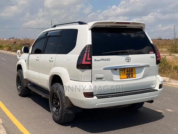 Toyota Land Cruiser Prado 2005 White