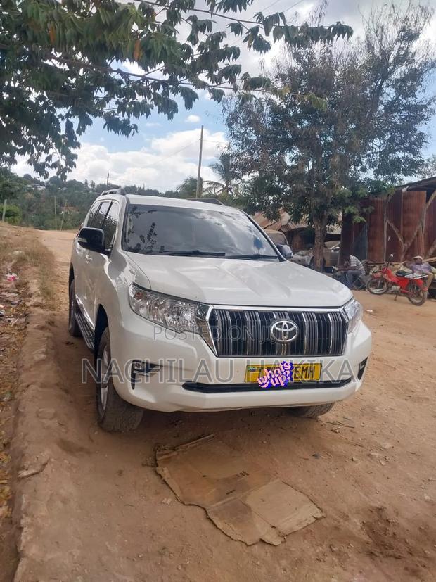 Toyota Land Cruiser Prado 2010 White