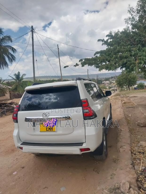 Toyota Land Cruiser Prado 2010 White