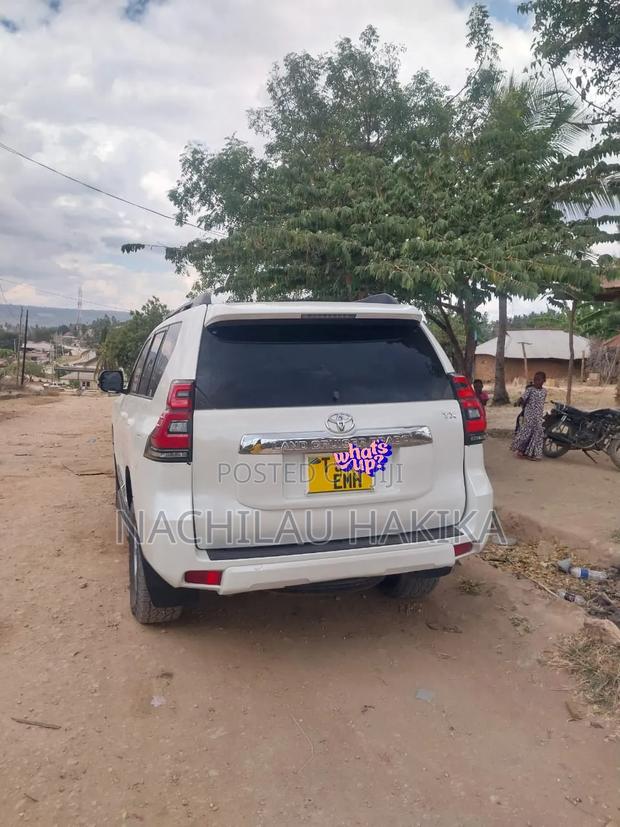 Toyota Land Cruiser Prado 2010 White