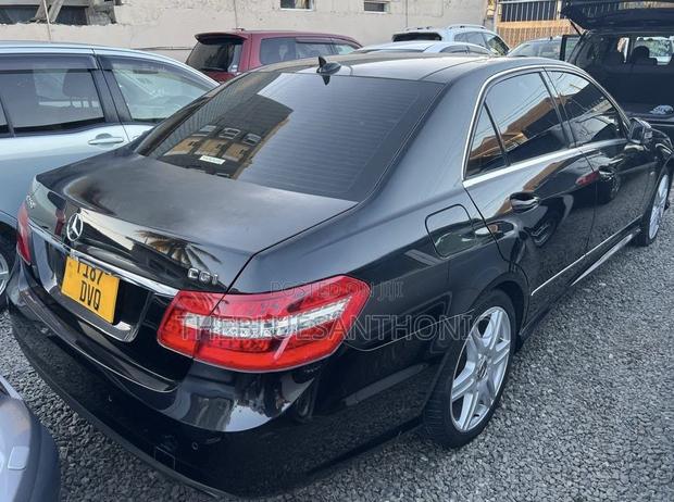 Mercedes-Benz E200 2012 Black